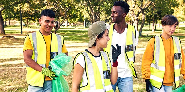 UCR Students volunteer for community cleanup.